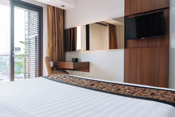 Room 12 of 120