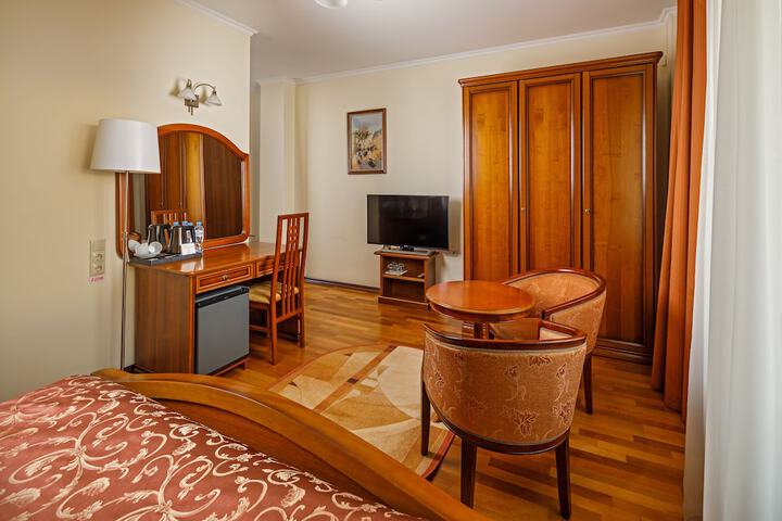 Room 8 of 19