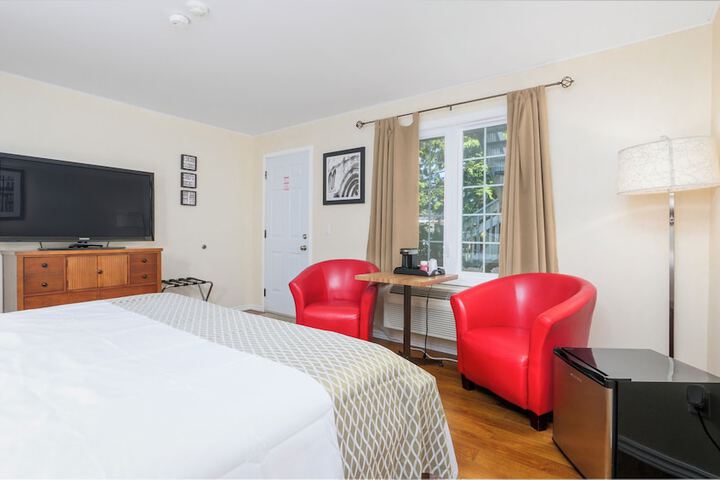 Room 35 of 60