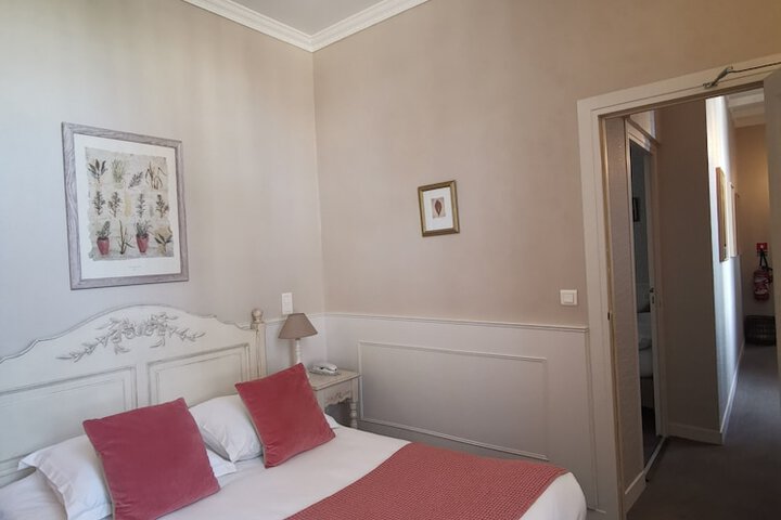 Room 8 of 42