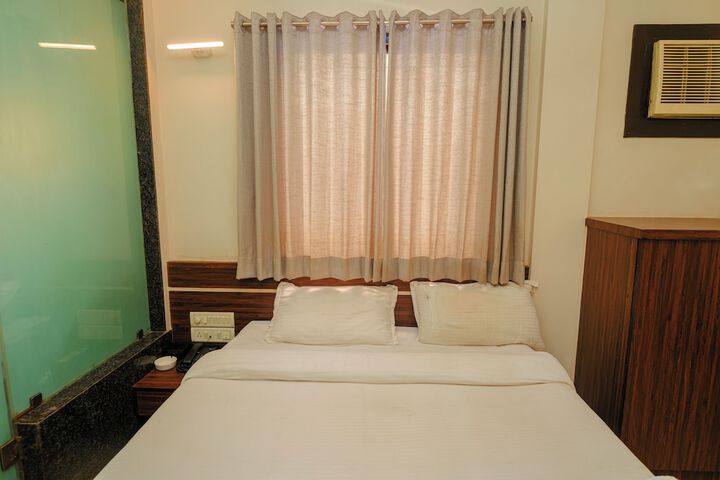 Room 4 of 11