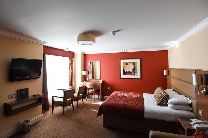 Room 12 of 80