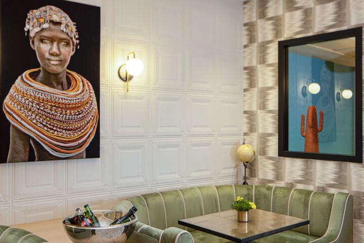 Lounge 79 of 91