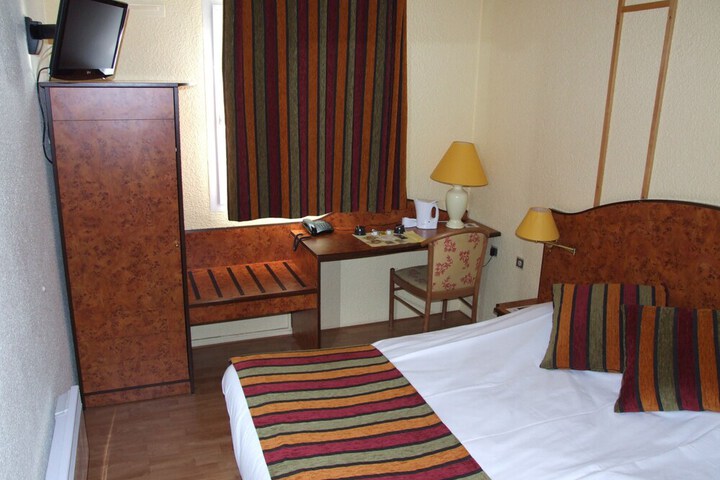 Room 7 of 84