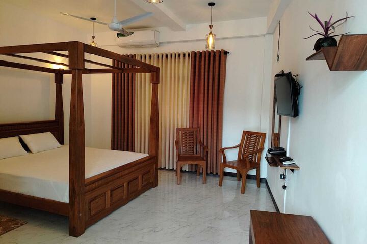 Room 6 of 19