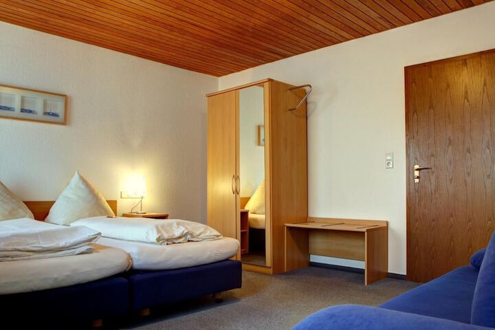 Room 4 of 17