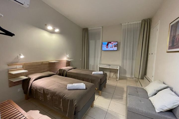 Room 7 of 8