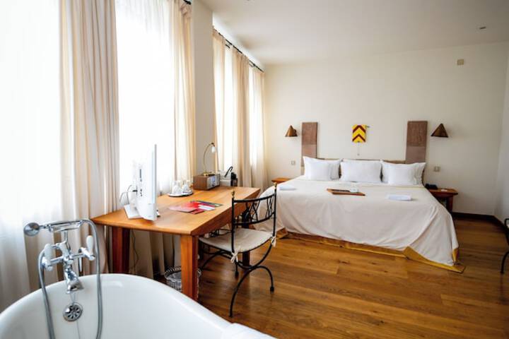 Room 47 of 95