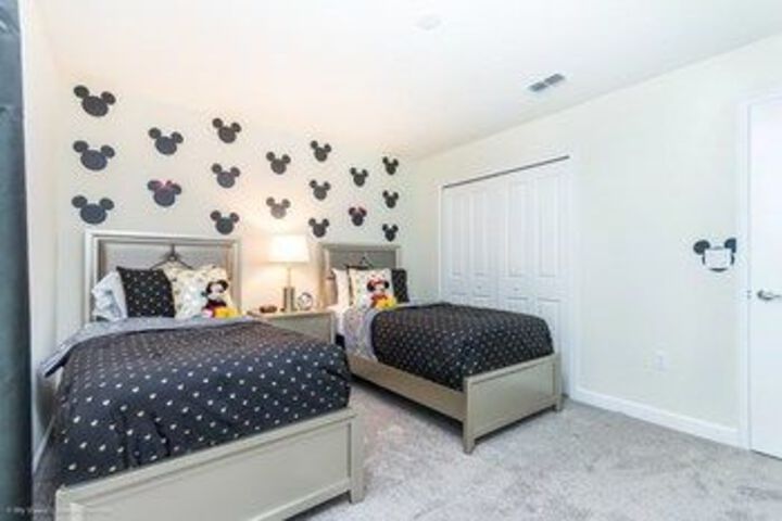 Room 10 of 29