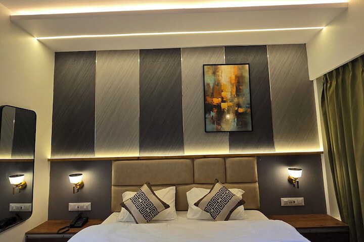 Room 6 of 20