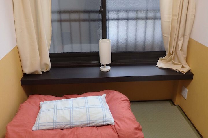 Room 13 of 33