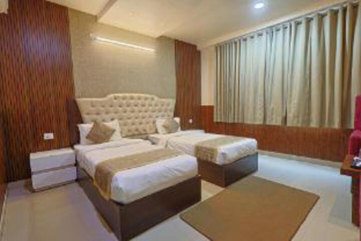 Room 10 of 20