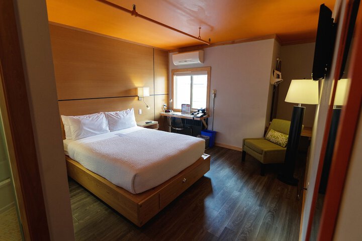 Room 27 of 78