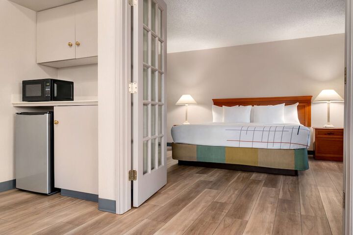 1 King Bed Accessible (15 of 23)