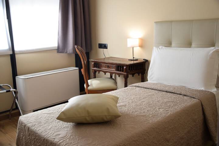 Room 9 of 25