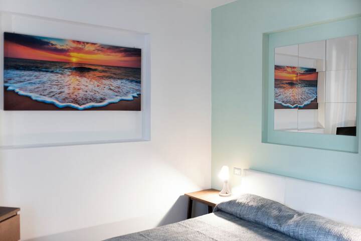 Room 4 of 103