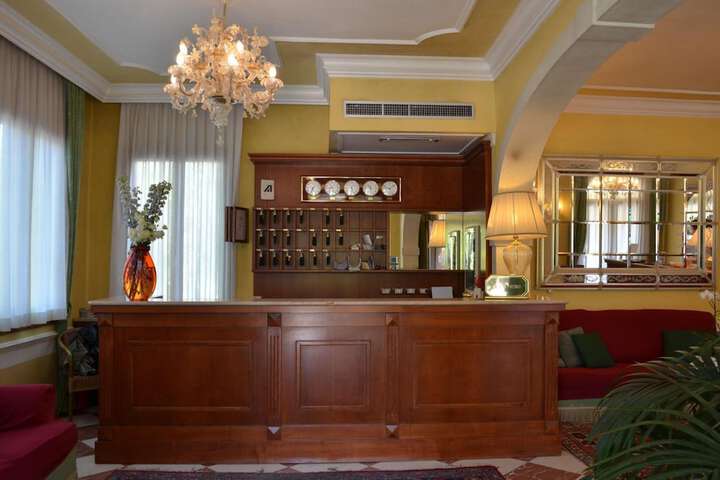 Guest Lobby