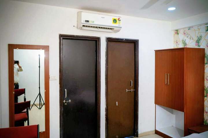 Room 8 of 20
