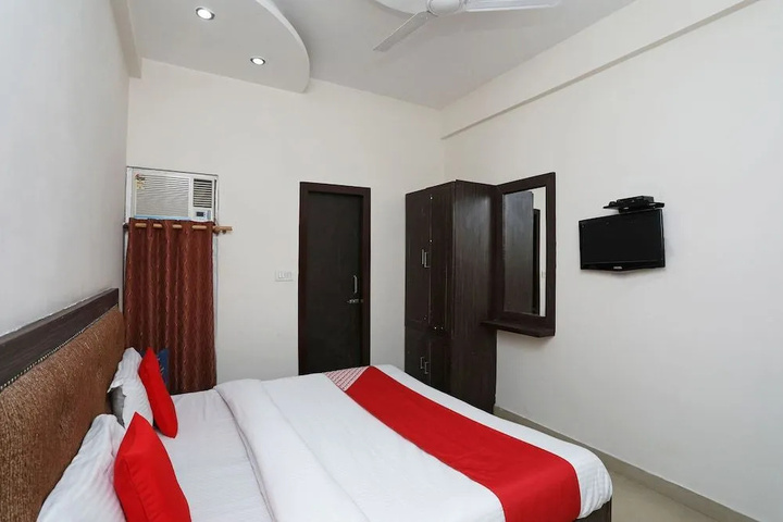 Room 7 of 11