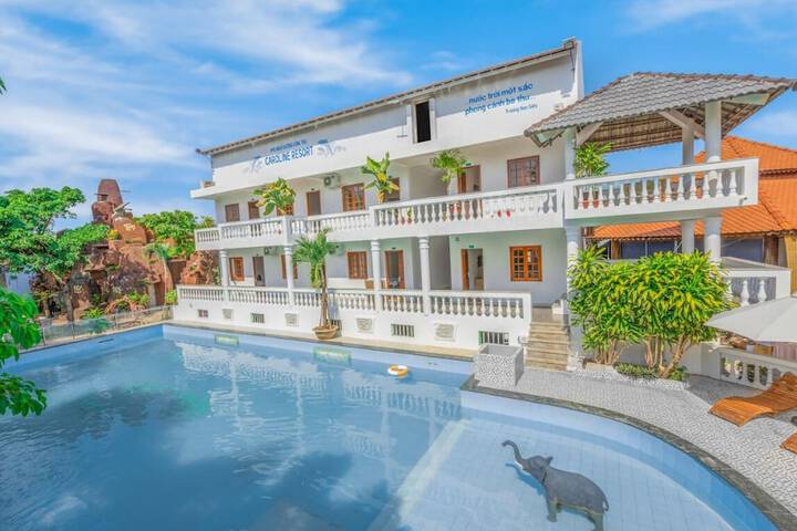 Exterior of Caroline Resort