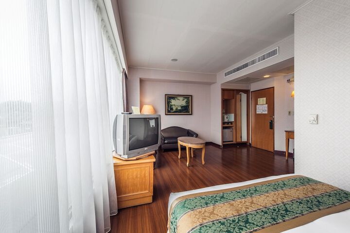 Room 16 of 32