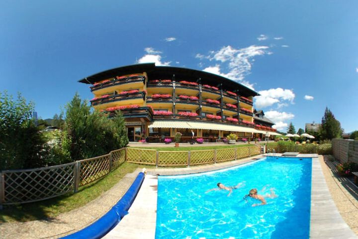 Pool Hotel