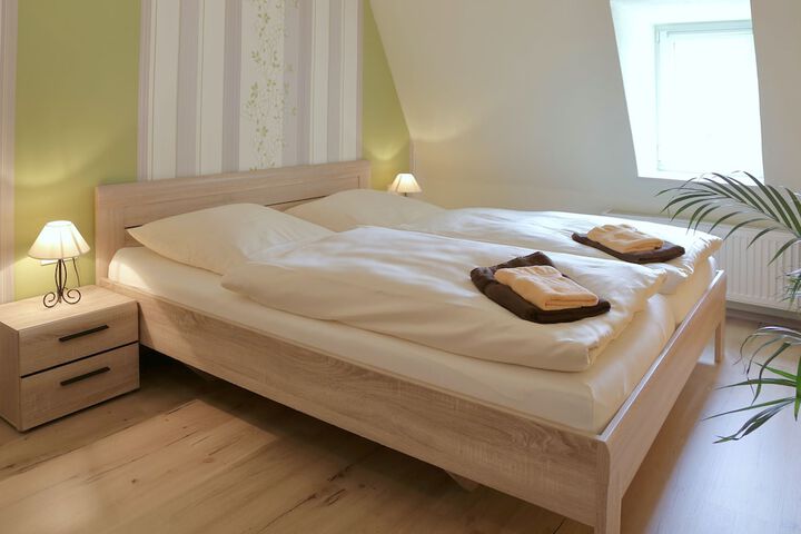 Room 3 of 40