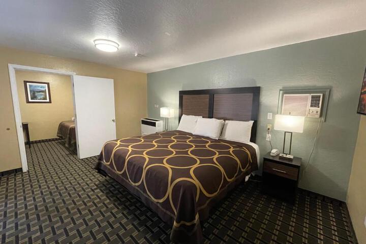 Basic 2 Queen Beds (1 of 7)