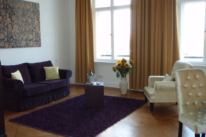 Guest Lobby