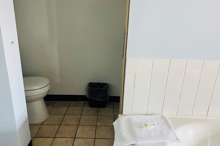 Room 50 of 74