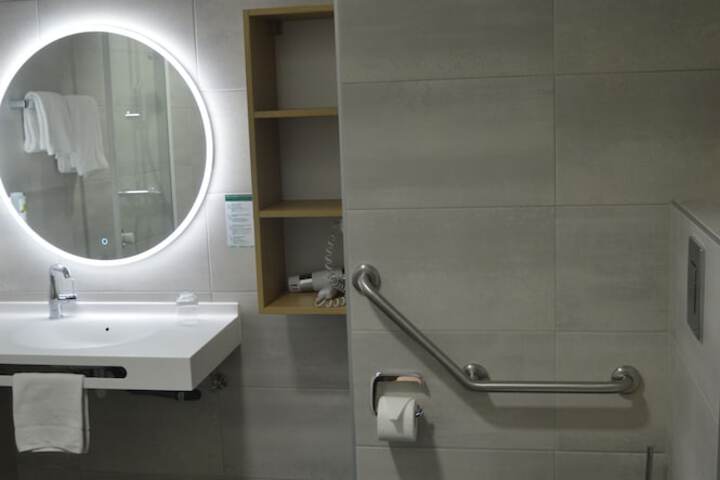 Room 15 of 40