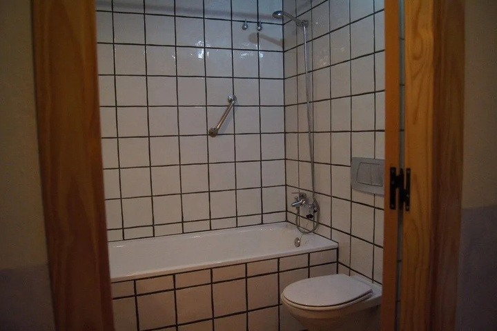 Room 6 of 14