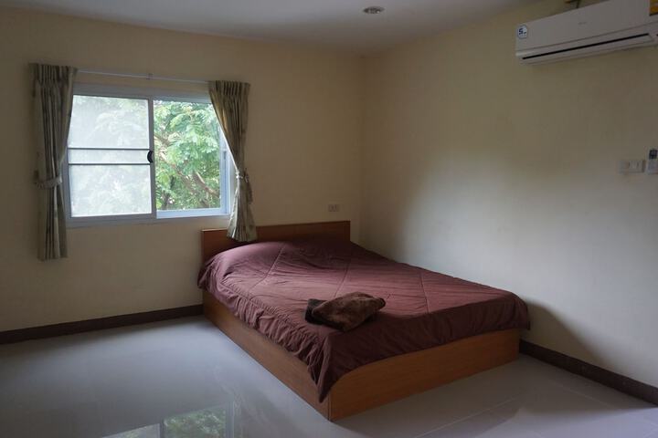 Room 5 of 16