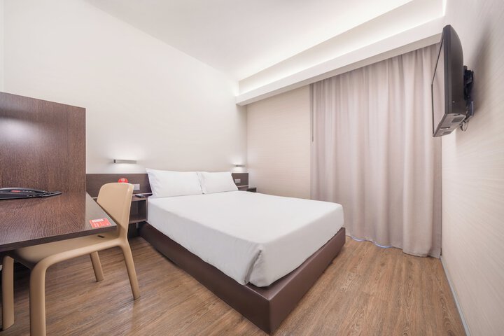 Room 7 of 37