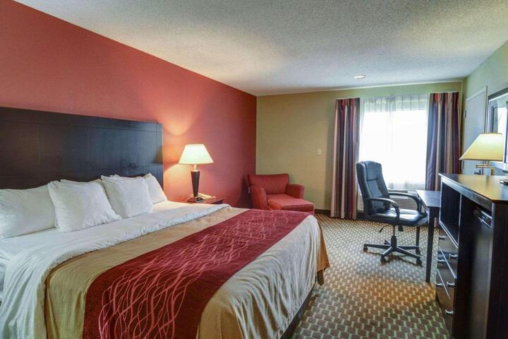 1 King Bed (2 of 4)