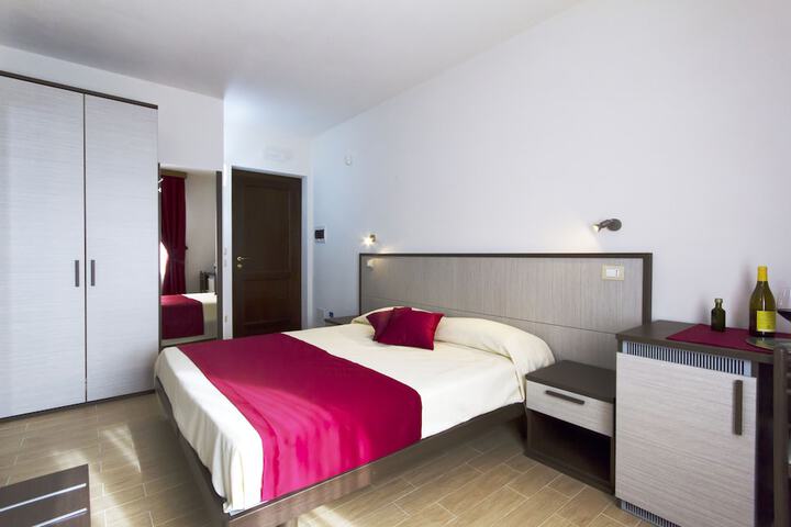 Room 6 of 95