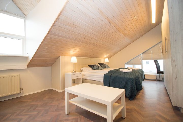 Room 10 of 29