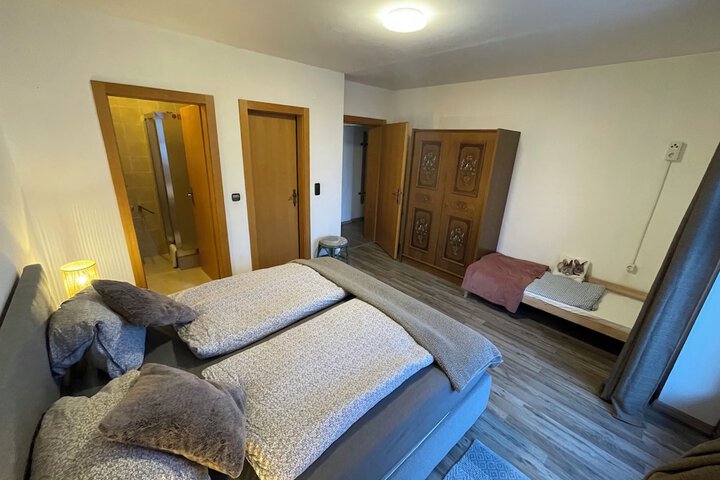 Room 27 of 96