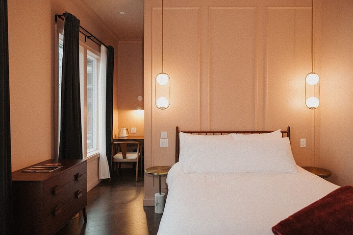 Room 22 of 37
