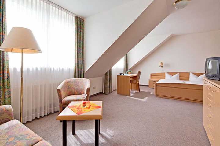 Room 2 of 60