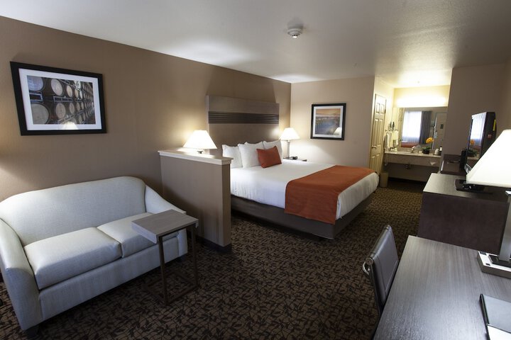 1 King Bed (3 of 5)
