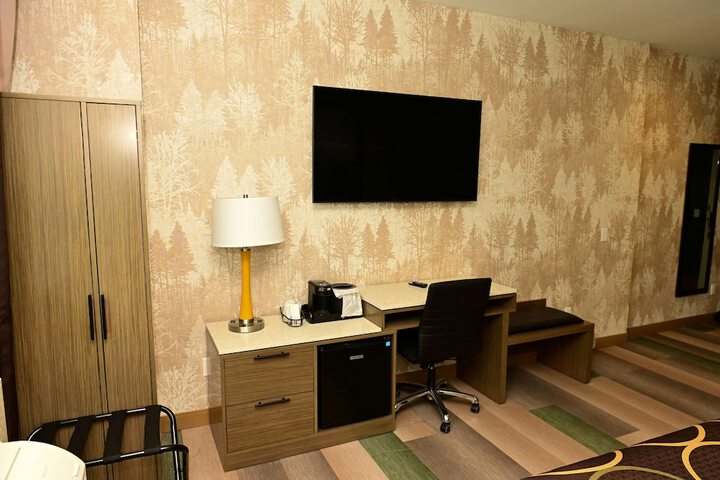 Room 15 of 27