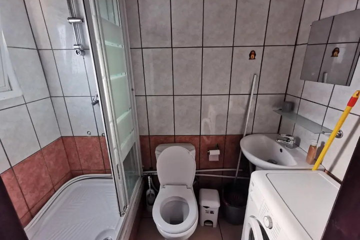 Room 10 of 10