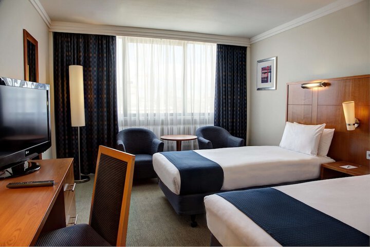Room 6 of 19