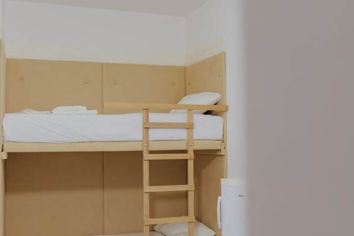 Room 13 of 68