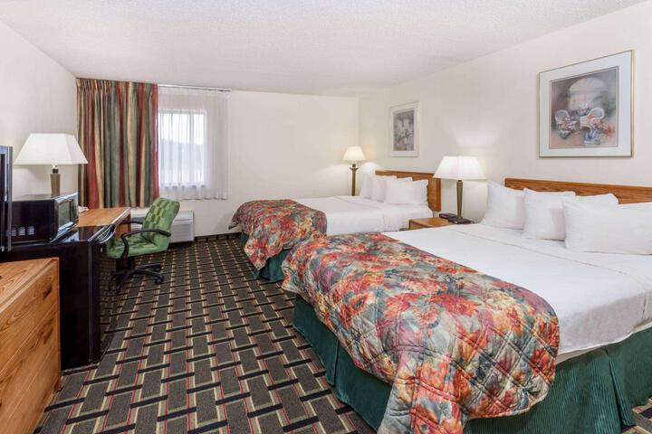 1 King Bed (4 of 4)