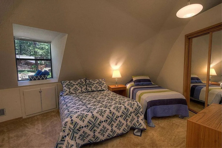 Room 5 of 16