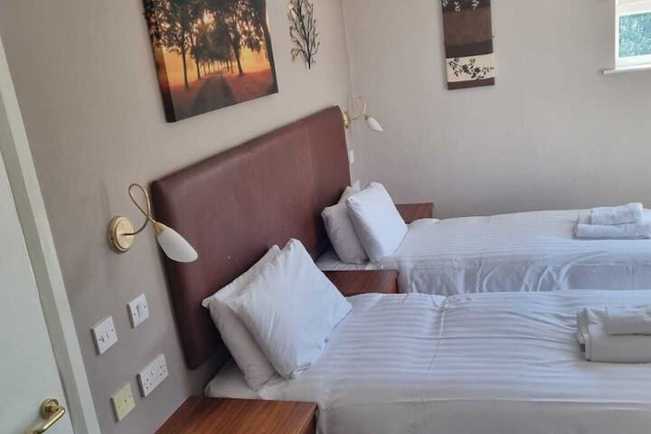 Room 6 of 34
