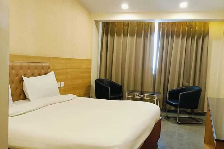 Room 9 of 28