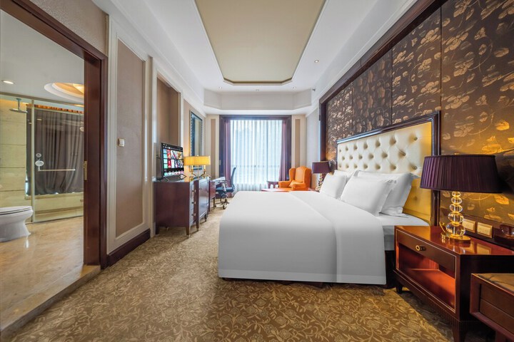 Room 17 of 28